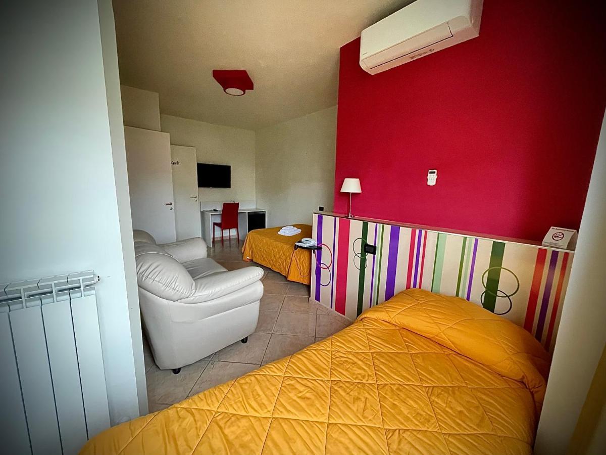 Hotel Le Ceramiche Cosenza Montalto Uffugo Esterno foto