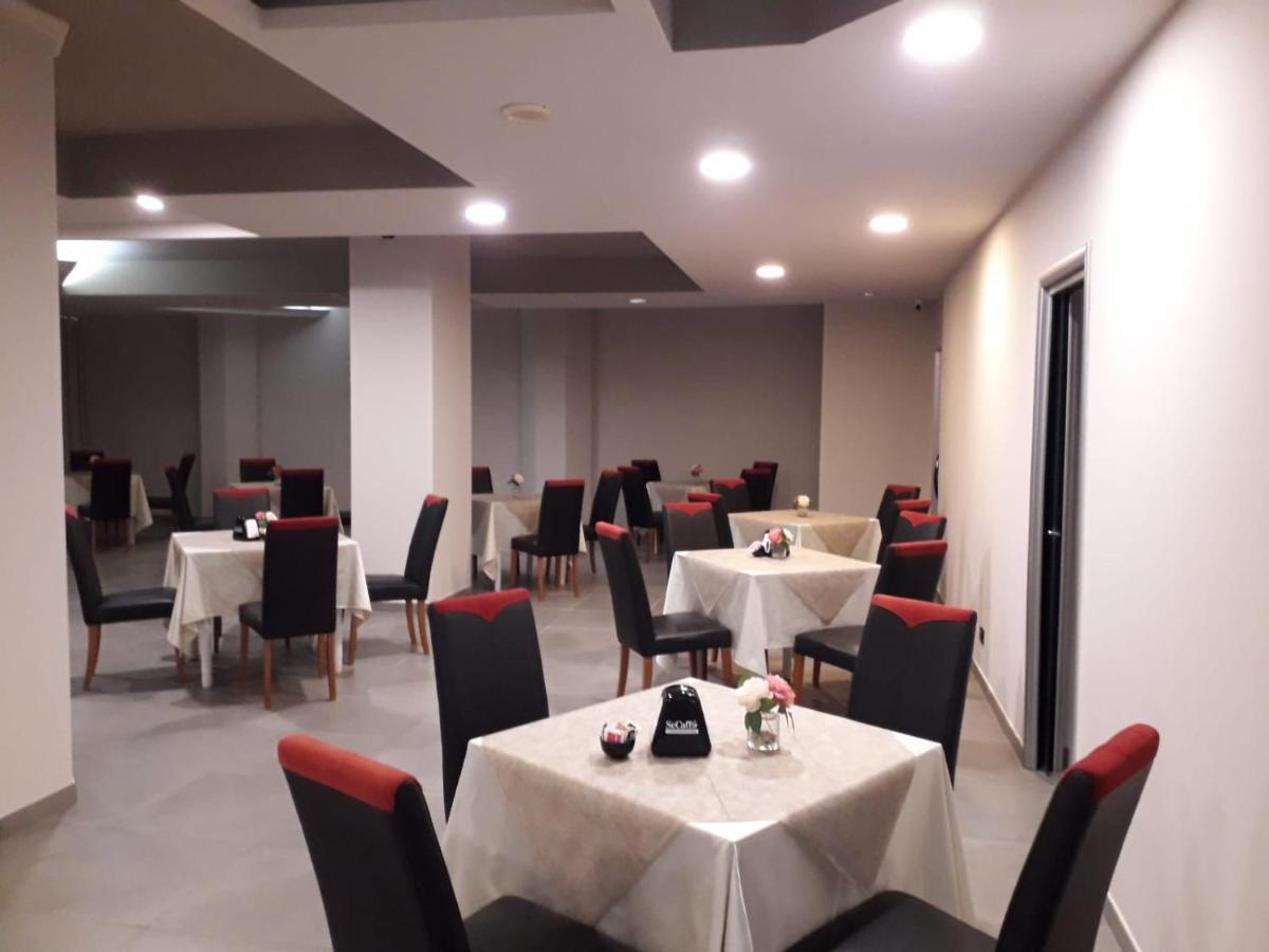 Hotel Le Ceramiche Cosenza Montalto Uffugo Esterno foto