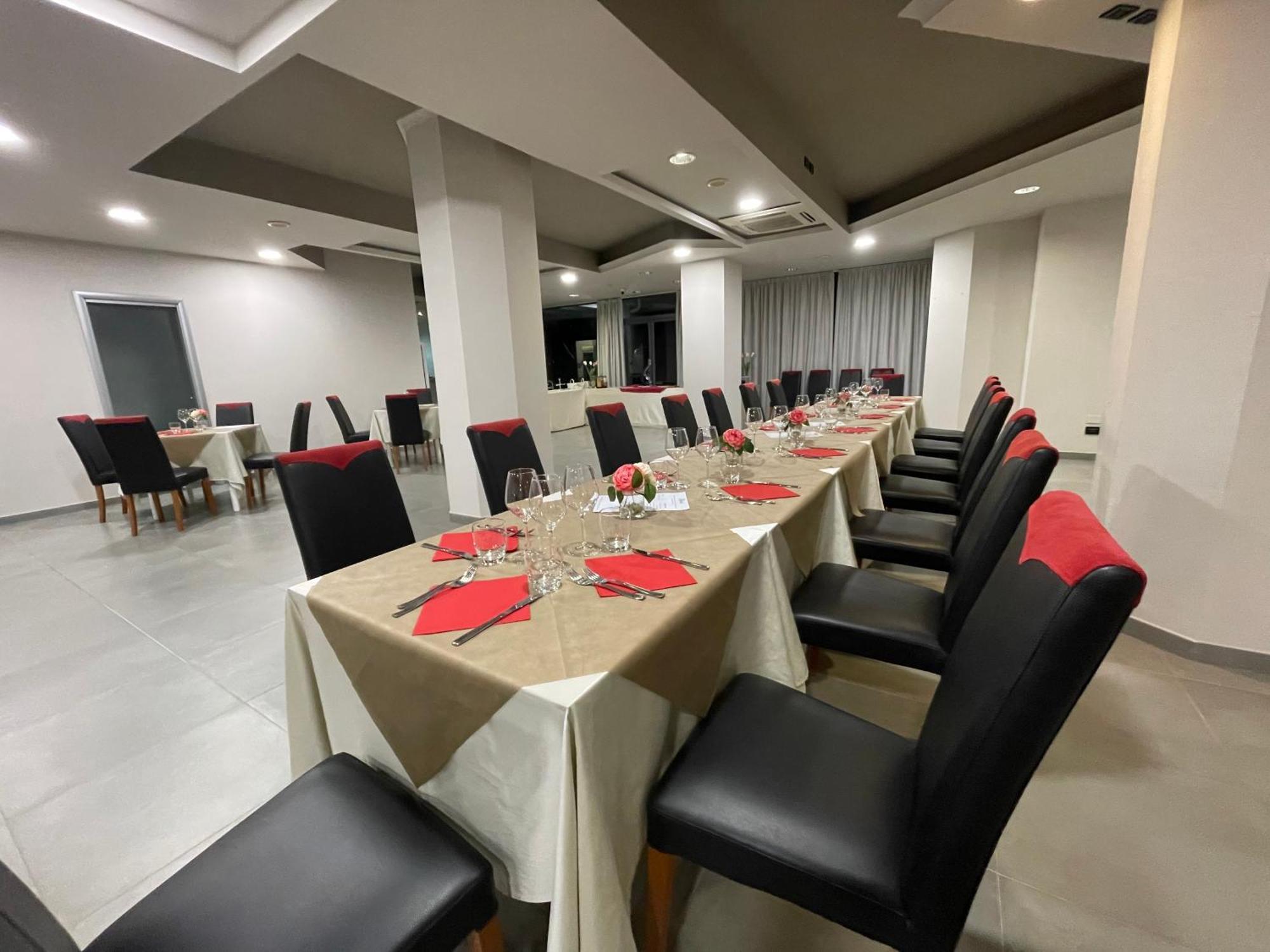 Hotel Le Ceramiche Cosenza Montalto Uffugo Esterno foto